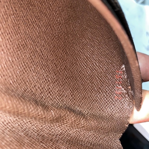 Authentic Louis Vuitton Damier checkbook holder - Picture 4 of 7